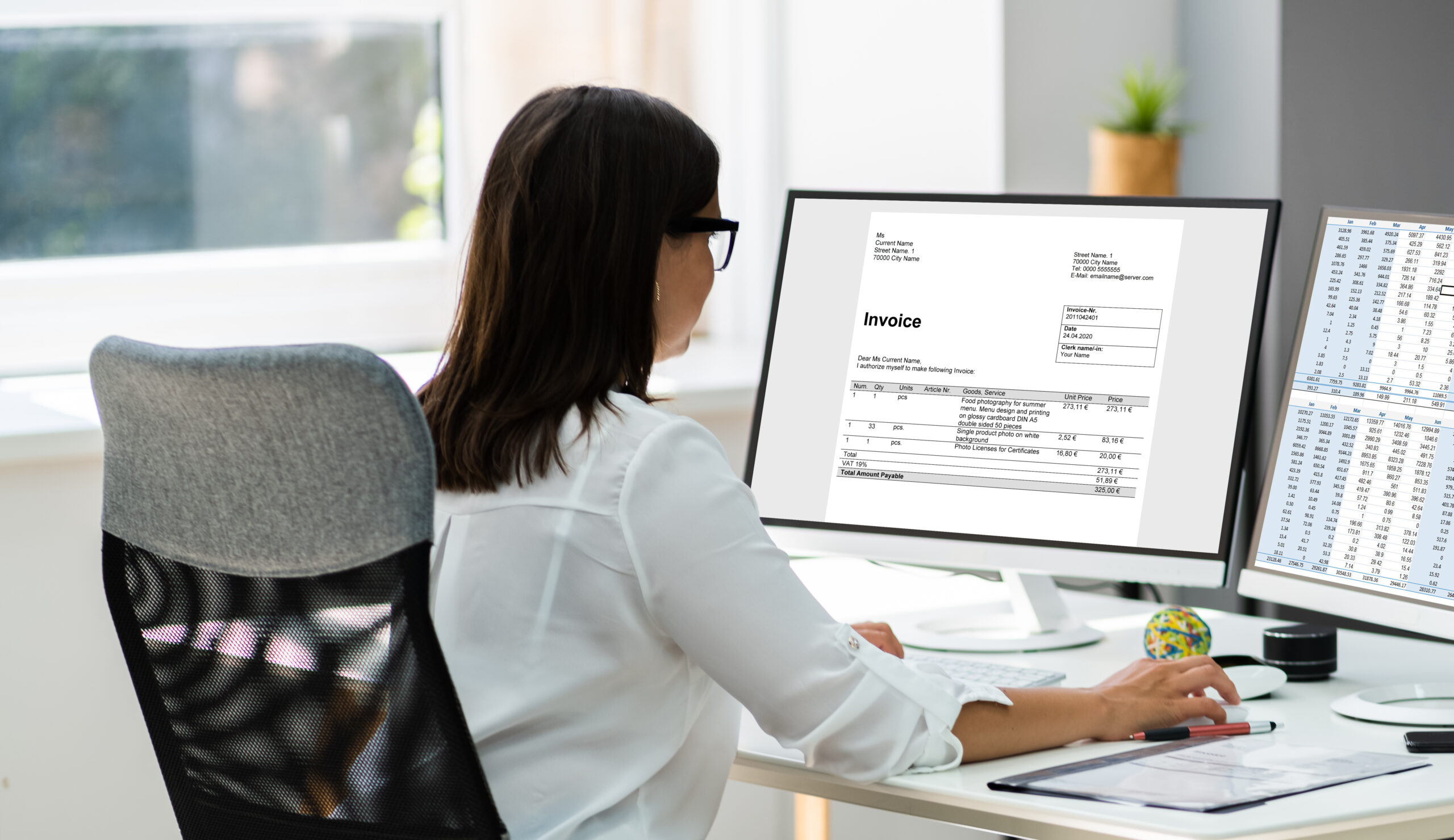 Online Invoice Management Software On Computer Screen
